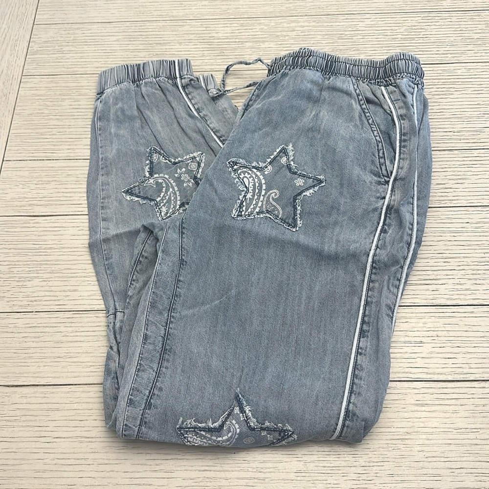 VINTAGE HAVANA light denim star joggers size large